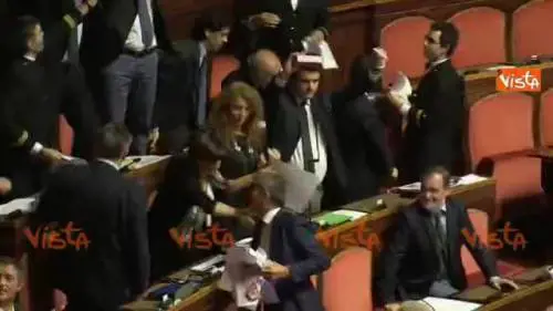 Con la vasellina in Aula. La protesta della Lega
