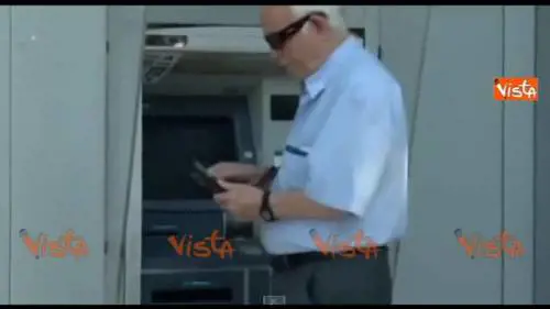 Atene nel caos, pensionati in coda ai bancomat