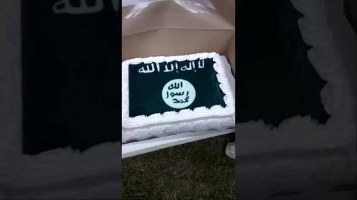 La torta con la bandiera dell'Isis