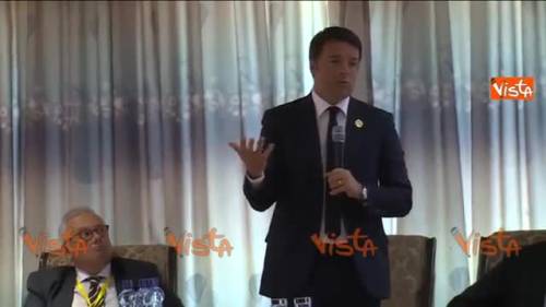 Immigrazione, Renzi: "Io rispondo con i fatti..."