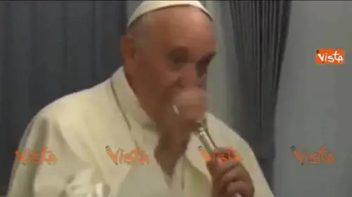 Papa Francesco: "Ho preso il mate e non la coca"