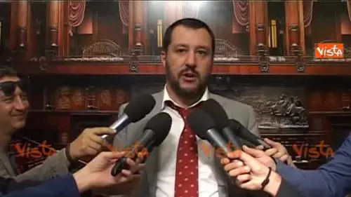 Salvini: "Renzi fa le riforme con venusiani e rettiliani"