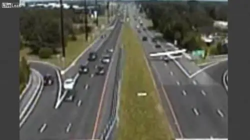 Atterraggio in autostrada