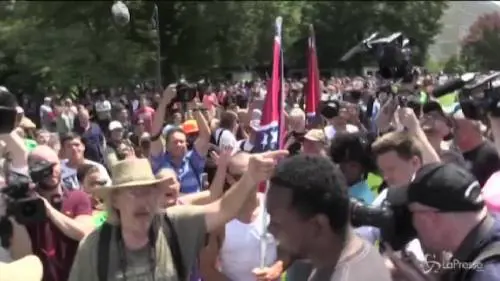 Corteo Ku Klux Klan in Carolina del Sud: svastiche e insulti contro neri