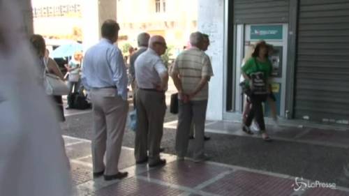 Grecia, code davanti alle banche riaperte dopo 23 giorni