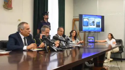 Gli inquirenti: "Capacità militari acquisite sul web"