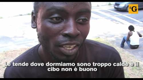 Lamentele dei profughi: "Non abbiamo nemmeno la tv"