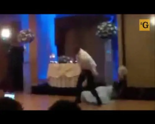Sposo troppo esuberante mette K.O. la sposa