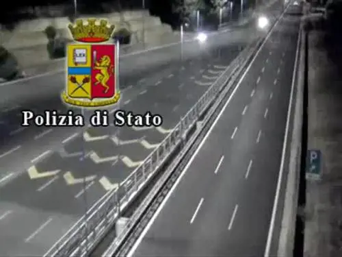 Inversione a "U" in tangenziale poi l’incidente