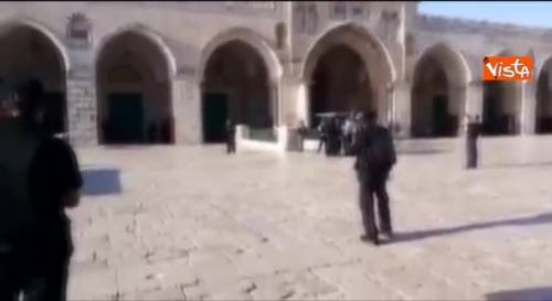 L'esercito israeliano nella moschea di al-Aqsa