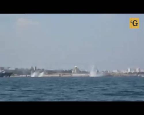Russia, nave da guerra fa fiasco alla parata militare