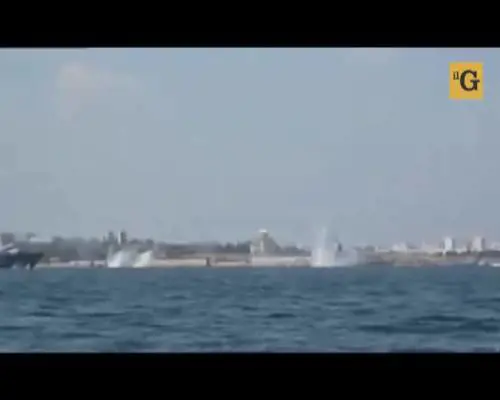 Russia, nave da guerra fa fiasco alla parata militare