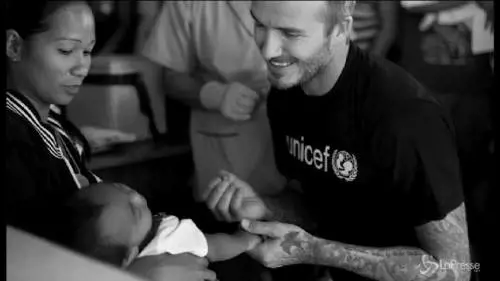 David Beckham in balia del tatuatore: dedica il tattoo alla figlia Harper