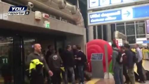 Caos all'aeroporto di Fiumicino: "State buoni e calmi"