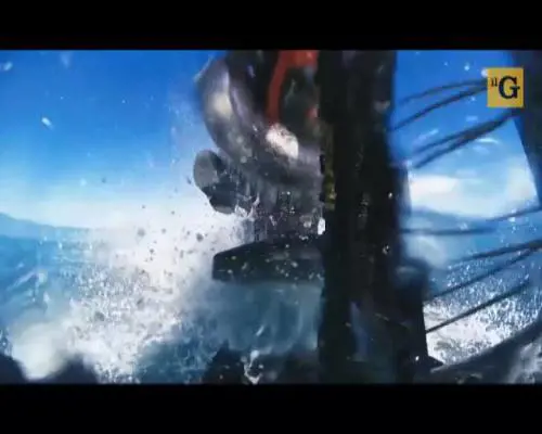 Campione di motocross modifica la moto per correre sull'acqua