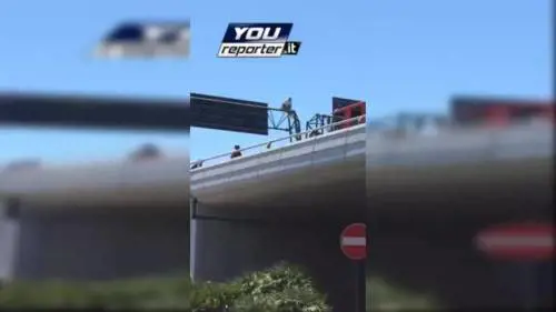 Fiumicino, uomo tenta il suicidio al Terminal 1