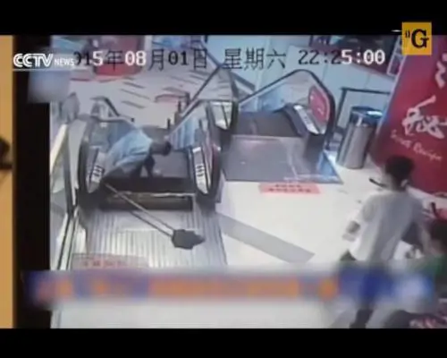 Scale mobili cinesi mietono un'altra vittima