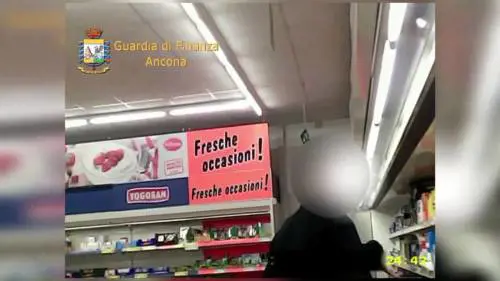 Ancona, scoperto falso cieco