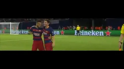 Magia Messi, punizione alla Maradona