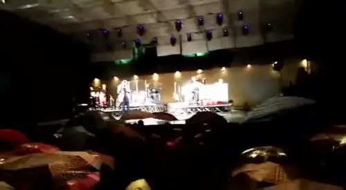 Fischi e pioggia su Biondi Un concerto sfortunato...