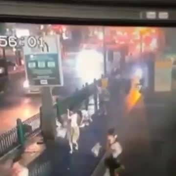 Attentato a Bangkok: il video dell'esplosione