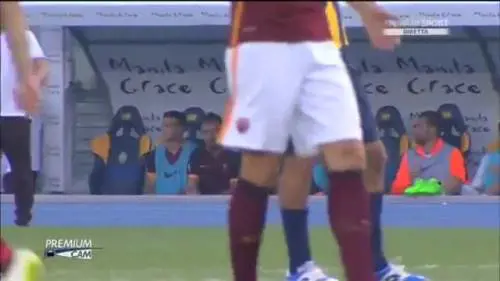De Rossi viene sostituito e impazzisce in diretta tv