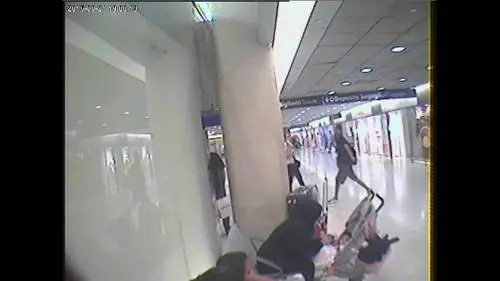 Spettacolare arresto di un marocchino: placcaggio da rugby