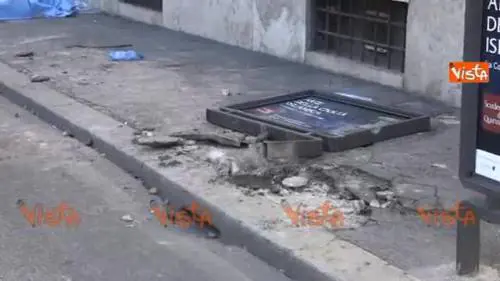 Donna travolta da un furgone: muore sul colpo