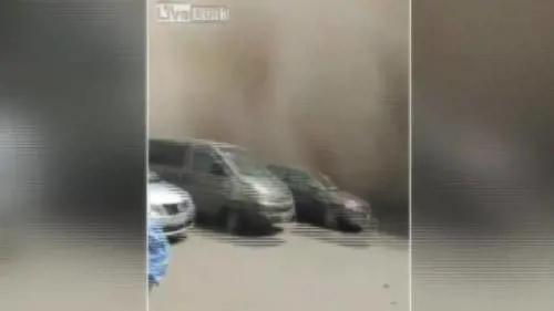 Palazzo in costruzione crolla da solo all'improvviso