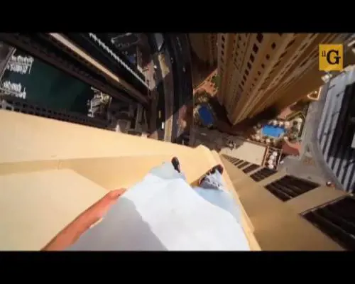 Oleg Cricket, lo youtuber che non teme la morte