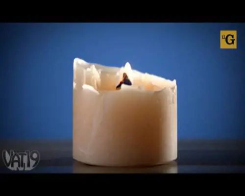 Candela a spirale ipnotizza chi la osserva