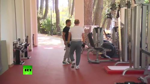 Putin mostra i muscoli in palestra