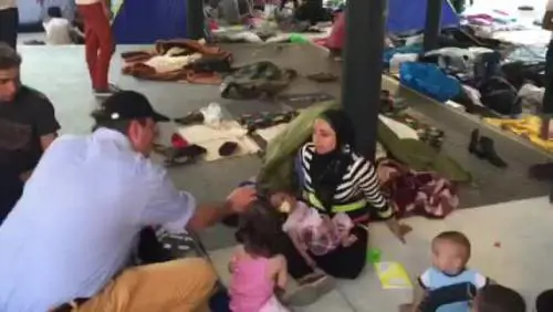 Budapest, gli immigrati nella stazione Keleti