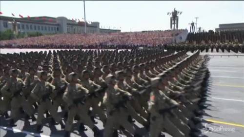 Pechino, sfila l'esercito