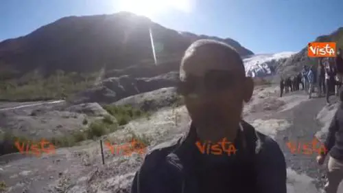 Obama, video selfie in Alaska