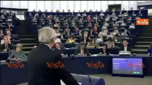 Juncker agli Stati Ue: "Rispettate le regole sui migranti"