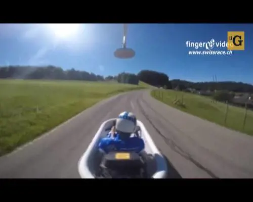 Hannes Roth, il pilota che guida anche le vasche da bagno