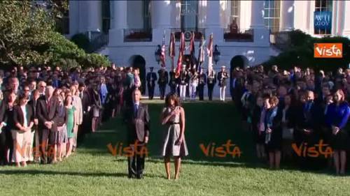 Obama e Michelle al minuti di silenzio per l'11/9