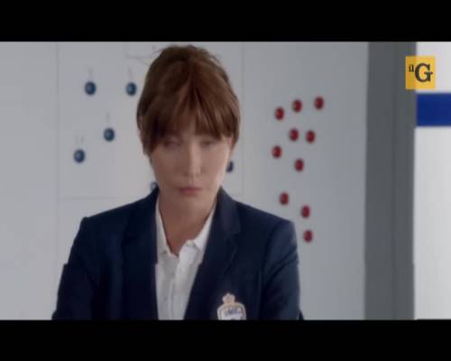 Carla Bruni diventa allenatrice di calcio