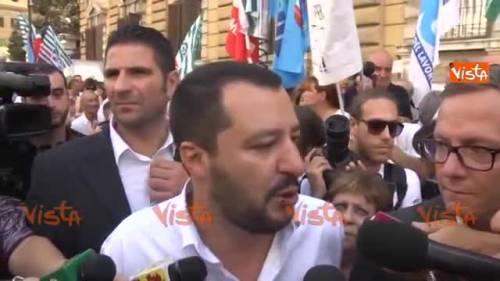 Salvini: "Renzi pensa al tennis e dimentica gli italiani"