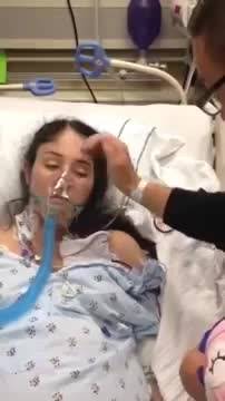 Mamma si risveglia dal coma appena il bebè piange