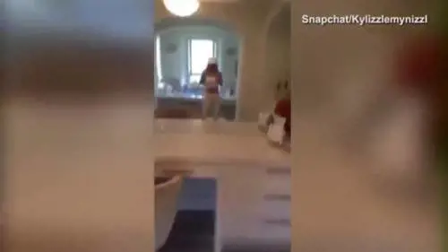 Il sexy tweking delle sorelle Kardashian