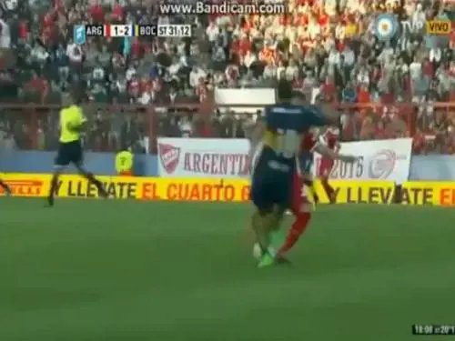 L'entrata killer di Tevez su Ham