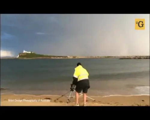 Cacciatore di tempeste sfiorato da un fulmine