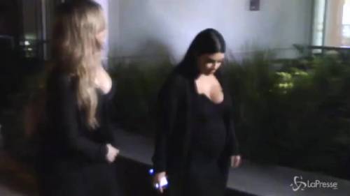 Kim, Khloe e il chirurgo plastico: nuovi ritocchini in vista per le Kardashian?