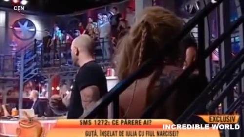 Romania, la star della musica gitana picchia la fidanzata incinta in diretta tv