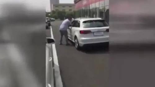 Ruba auto in concessionaria