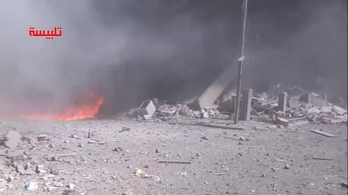 Attacchi aerei a Talbiseh, vicino alla città di Homs