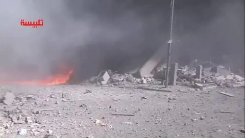 Attacchi aerei a Talbiseh, vicino alla città di Homs