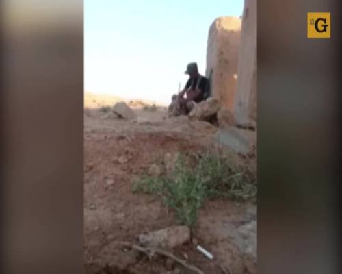Soldato iracheno sfugge ad un cecchino dell'Isis